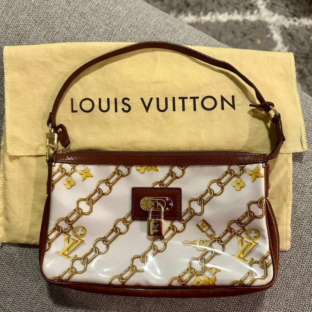 Louis Vuitton White and Gold Chain Vintage Bag ( Authentic )